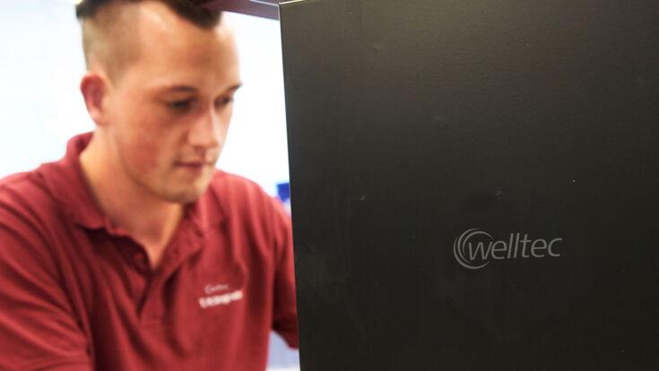 welltec Servicetechniker repariert Wasserspender